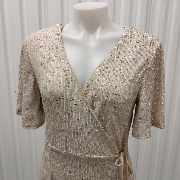 She & Sky Sequin Short Sleeve Wrap Dress size M - Picture 14 of 14